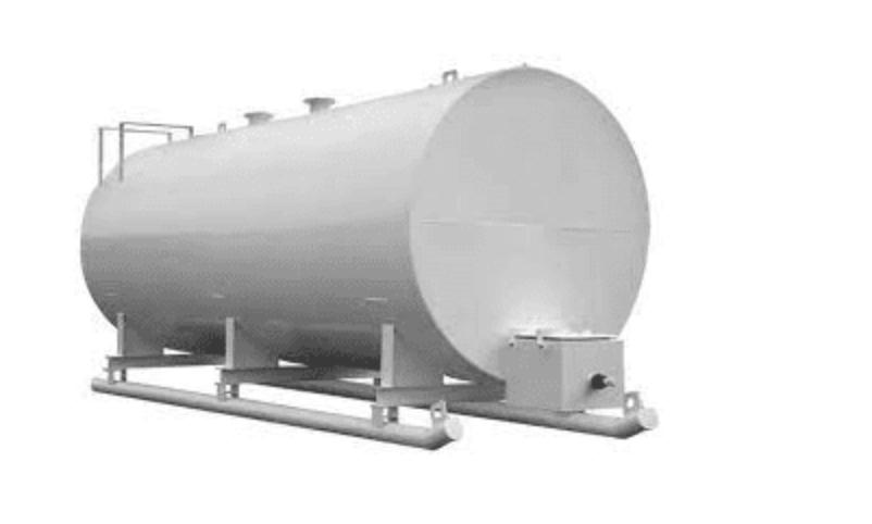 Tanque cilíndrico horizontal de combustible sobre estructura de soporte
